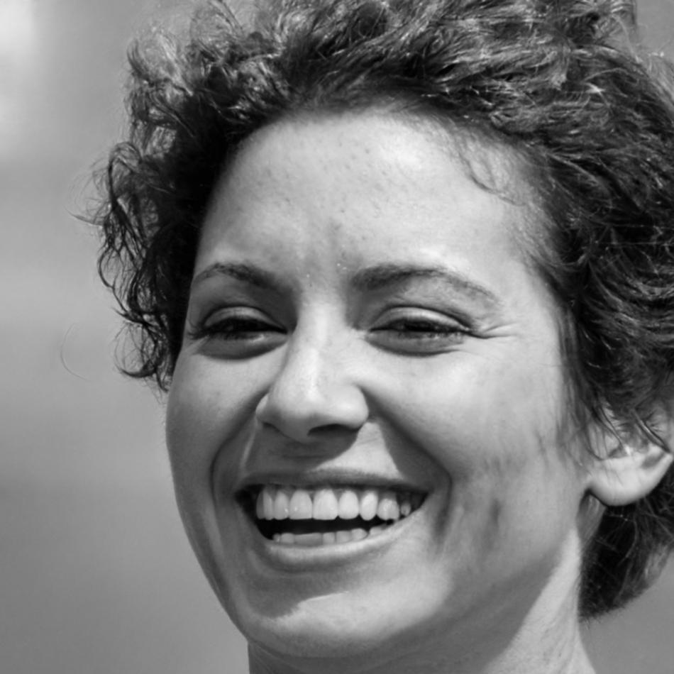 Porträt von Analystin für Liquiditätsmanagement